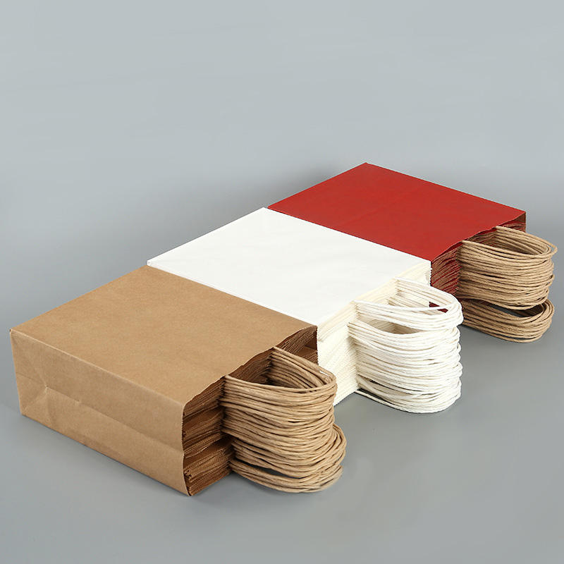 210*150*80 مللي متر مصنع أبيض RTS ورق الكرافت القابل لإعادة التدوير مقبض حقيبة مقابض ملتوية مخزون ورق بني قابل للتحلل الحيوي