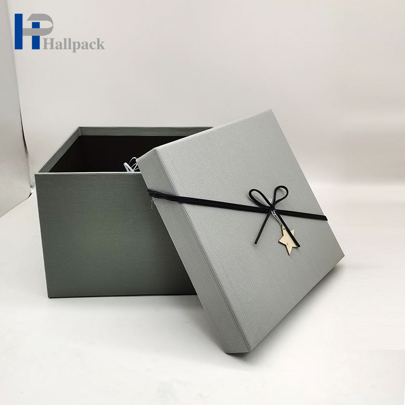 صندوق ورق تغليف فاخر من الورق المقوى باللون الرمادي المخصص مع الشريط