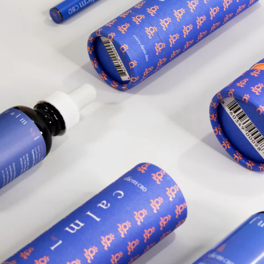 المعاد تدويرها 100٪ اسطوانة من الورق المقوى كرافت ورقة الشاي أنبوب التعبئة والتغليف أنبوب من الورق المقوى جولة مربع