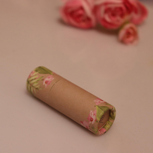 شعار مخصص ملمع الشفاه على شكل دائري من الورق المقوى أنبوب قابل للتحلل 0 نفايات الورق المقوى رفع مزيل العرق غسول شريط أنبوب الورق