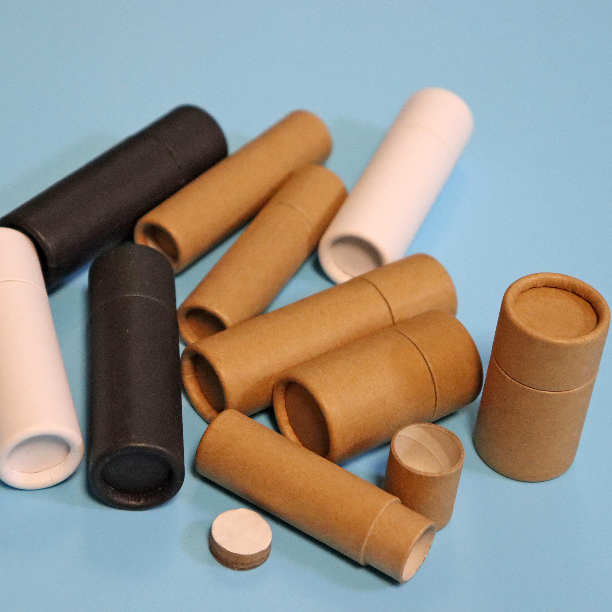 أنبوب ورق الكرافت البني الأساسي أنبوب تغليف الورق الأبيض القابل للتحلل الحيوي ملمع الشفاه رفع ورقة بلسم الشفاه أنبوب التعبئة والتغليف