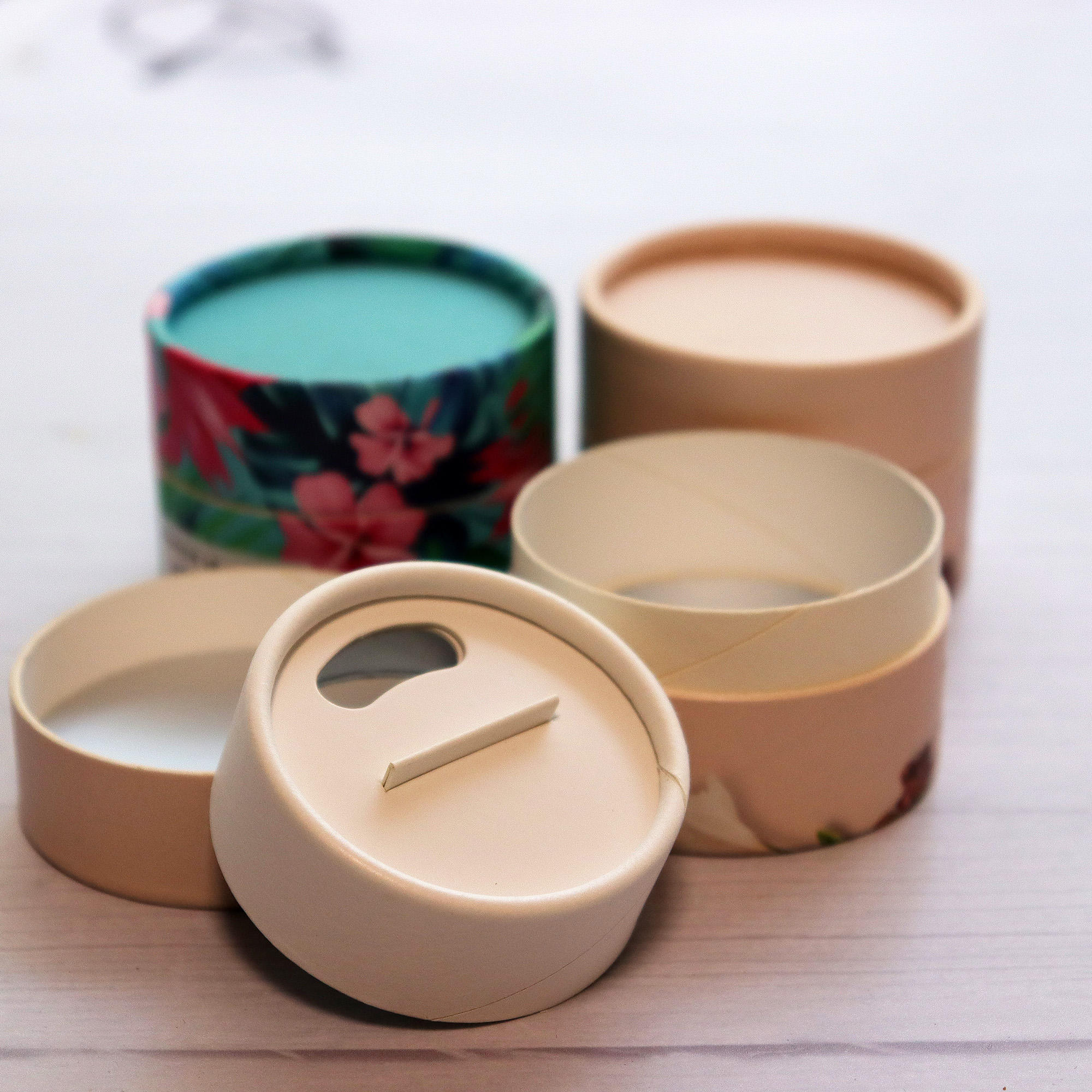 أنبوب ورق كرافت لتغليف الزيوت العطرية ومزيل العرق للاستخدام الصناعي للحرف اليدوية والملصقات