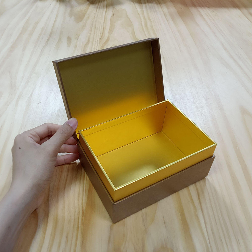 صندوق ورقي للملابس بغطاء مغناطيسي فاخر مخصص قابل للطي علب هدايا بإغلاق مغناطيسي