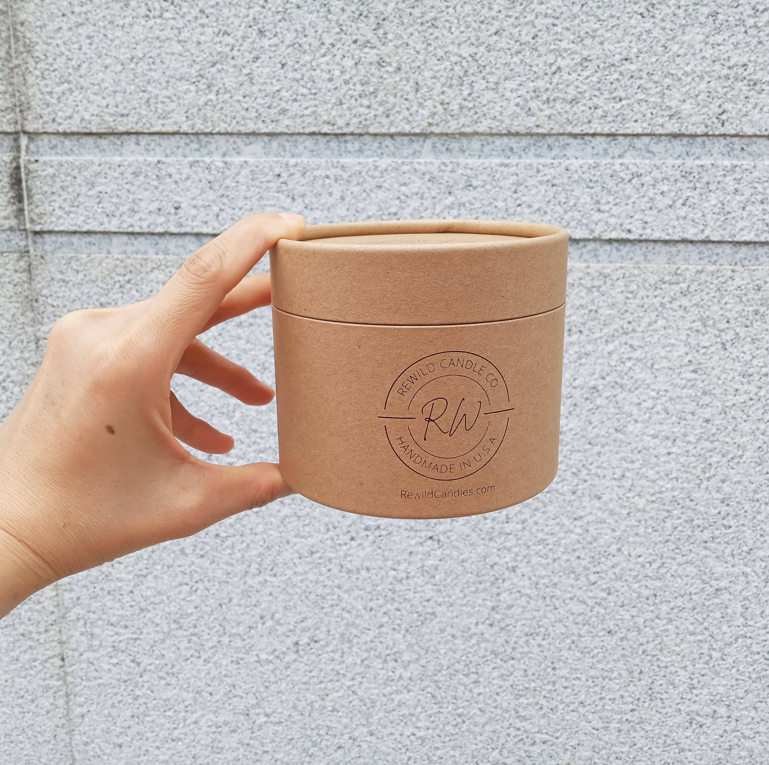 تغليف أنبوب ورقي للشموع من مادة معاد تدويرها بنسبة 100%