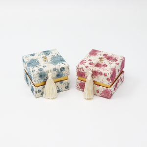 صندوق أسطواني من الورق المقوى للمجوهرات الفاخرة المخصصة لتغليف أنبوب الورق لمشاهدة أقراط الأحجار الكريمة وسوار وقلادة