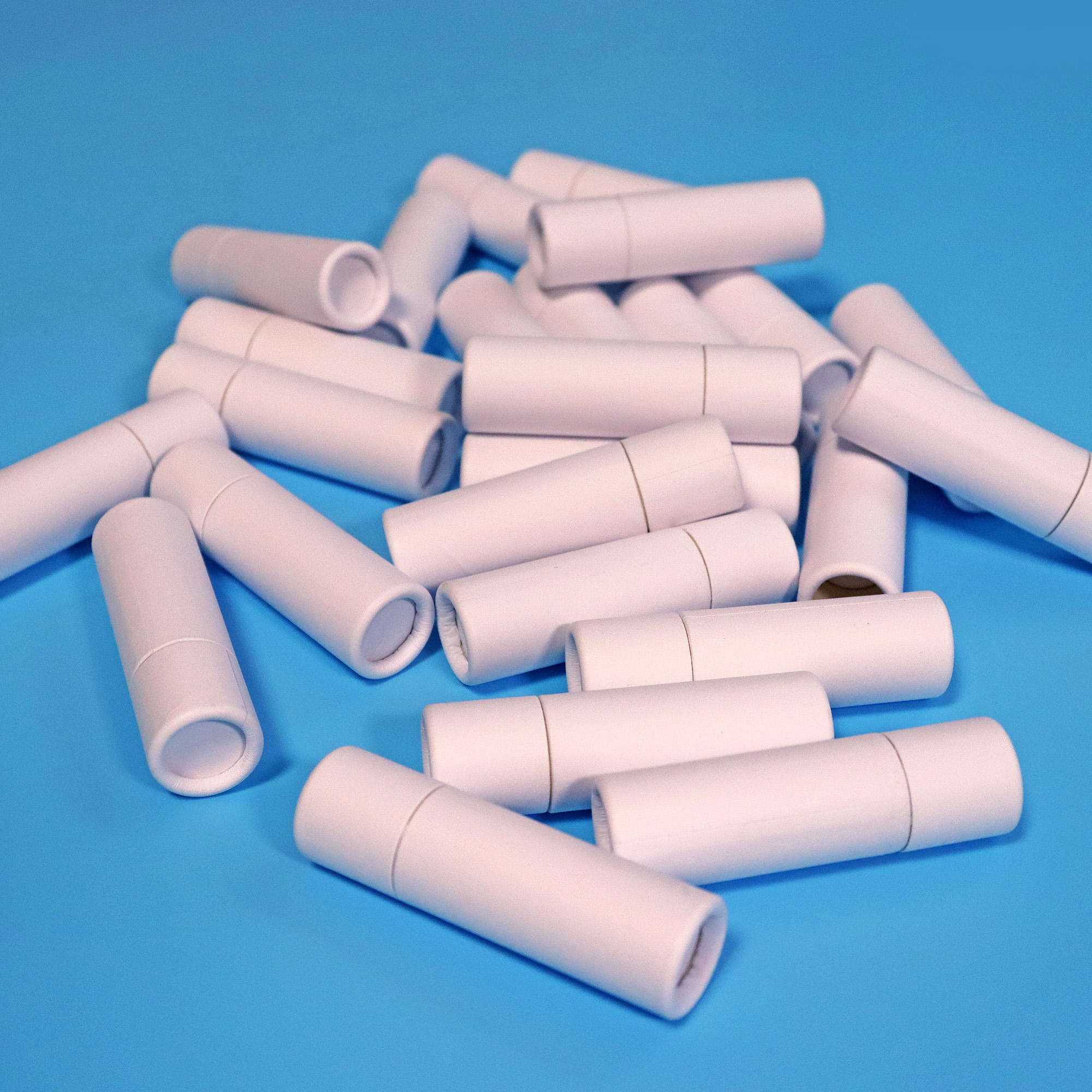 مجموعة صناديق تنظيم صلبة مستديرة من الورق المعاد تدويره عالي الجودة أنبوب ورقي 1 أونصة 30 مللي أنبوب تعبئة وتغليف الشفاه باللون الأبيض