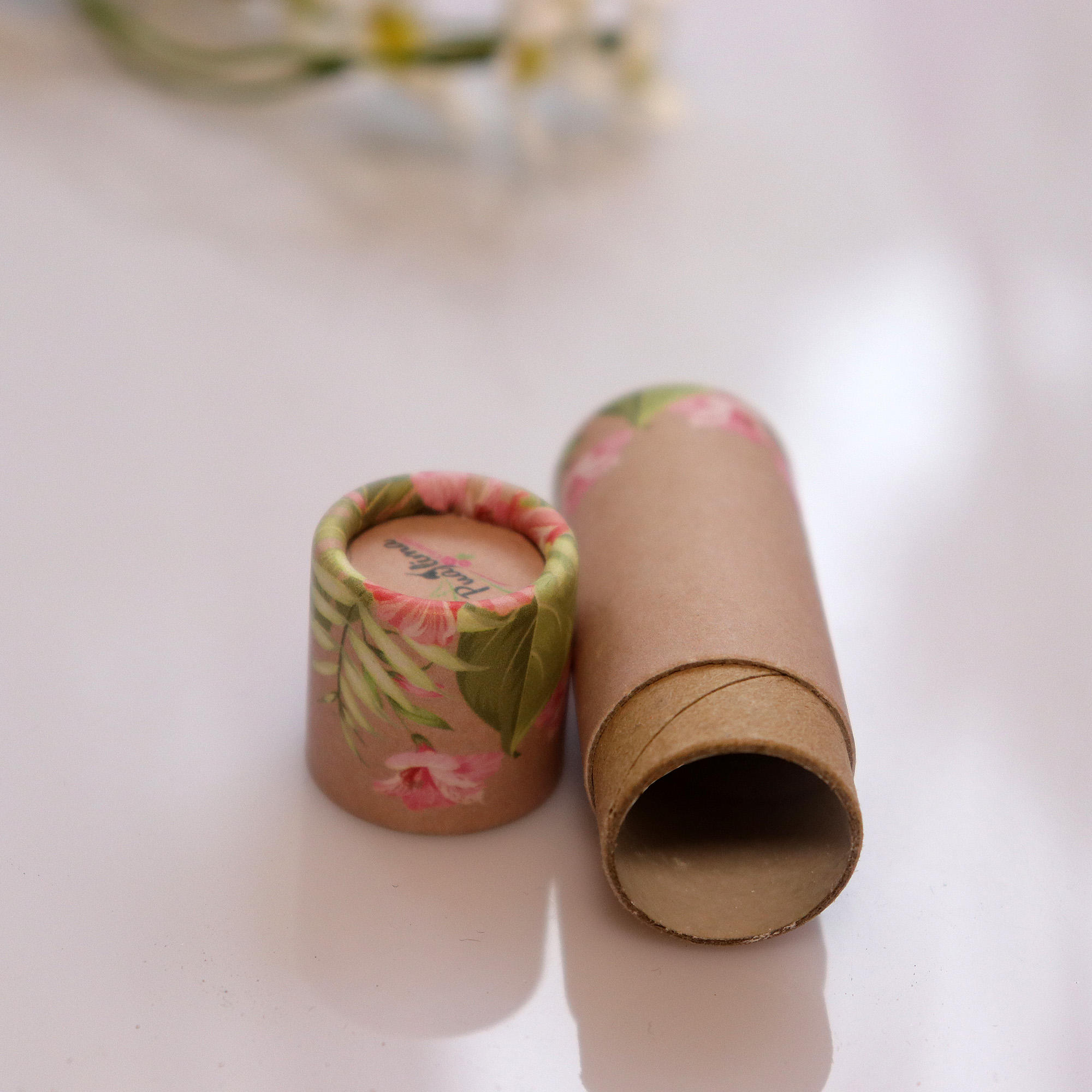 شعار مخصص ملمع الشفاه على شكل دائري من الورق المقوى أنبوب قابل للتحلل 0 نفايات الورق المقوى رفع مزيل العرق غسول شريط أنبوب الورق