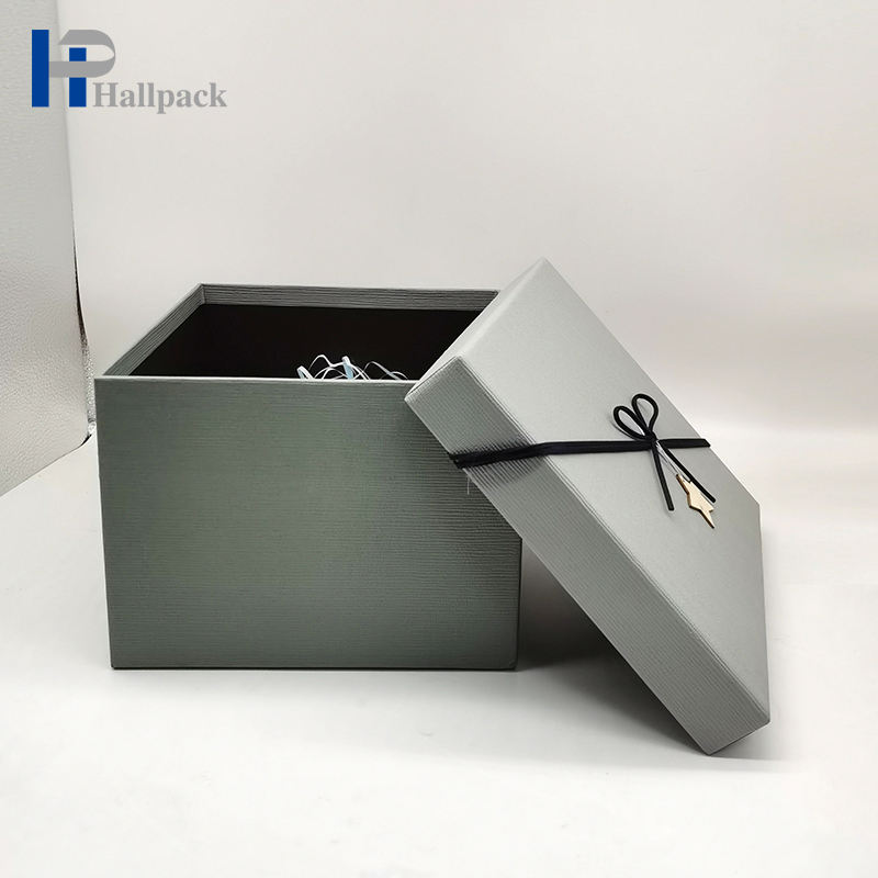 صندوق ورق تغليف فاخر من الورق المقوى باللون الرمادي المخصص مع الشريط